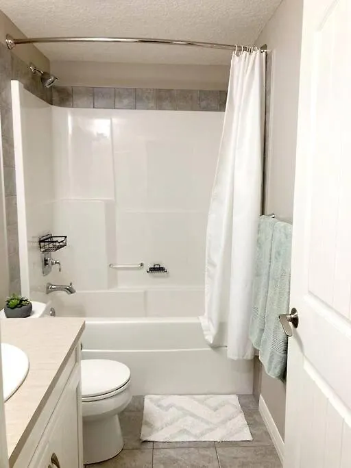 Mahogany Escape - Your Calgary Oasis 0*,  Canadá