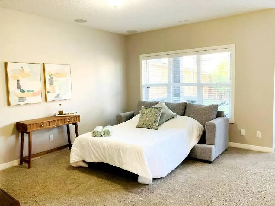 Mahogany Escape - Your Calgary Oasis Apartamento