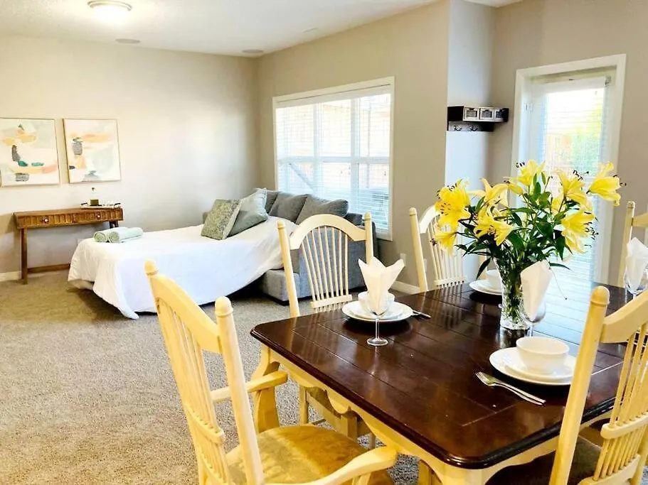 Mahogany Escape - Your Calgary Oasis